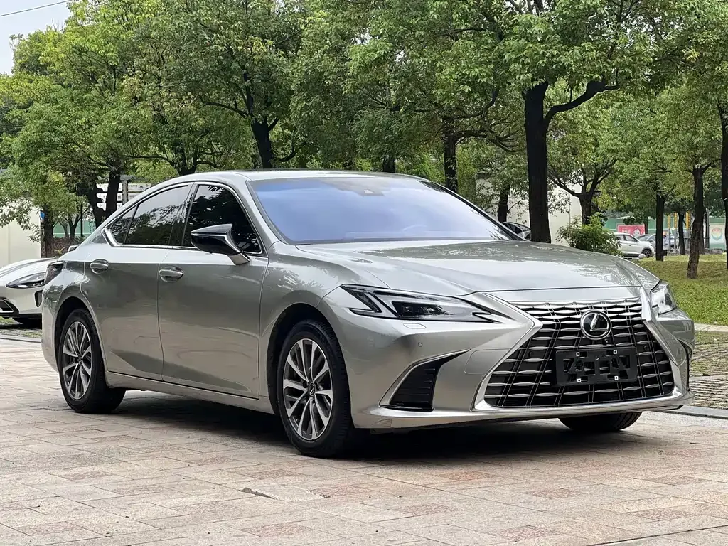 Lexus ES — фото 10