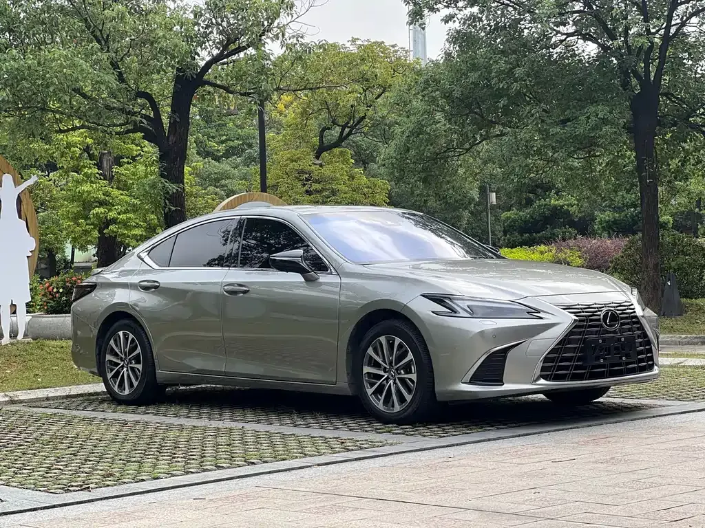 Lexus ES — фото 7
