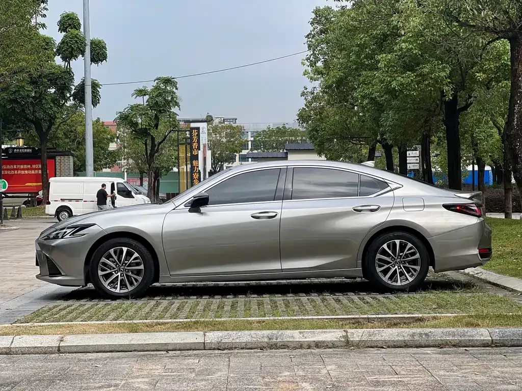 Lexus ES — фото 9