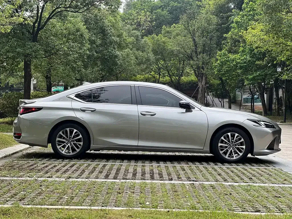 Lexus ES — фото 8