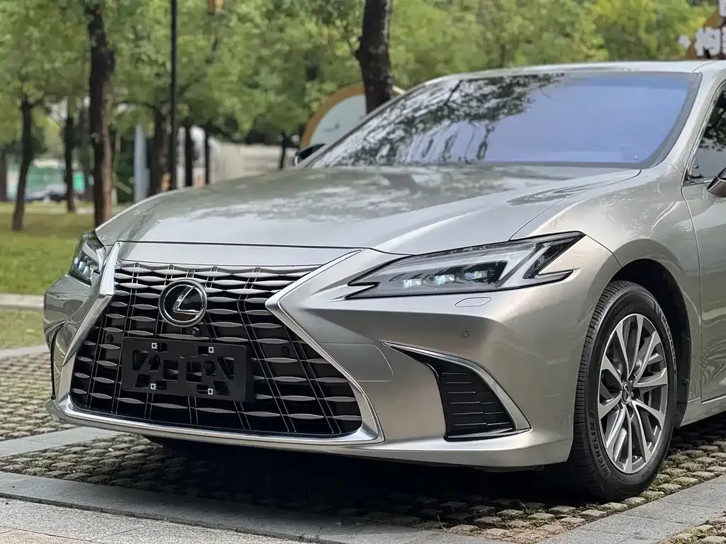 Lexus ES — фото 5