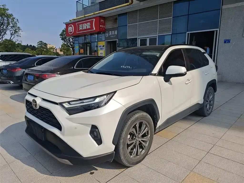 Toyota RAV4 — фото 1