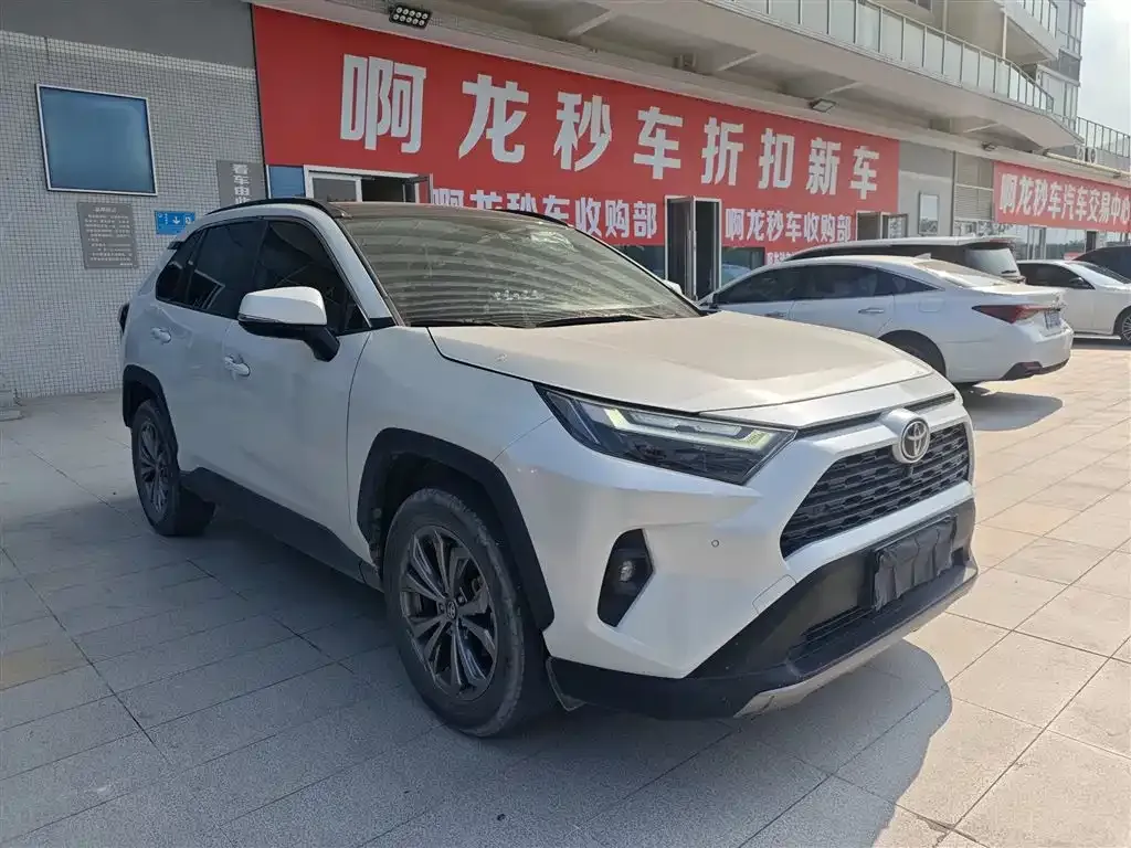 Toyota RAV4 — фото 5