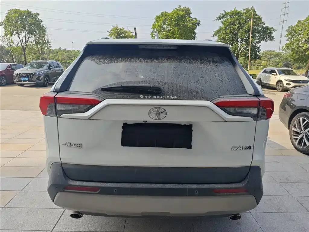 Toyota RAV4 — фото 4