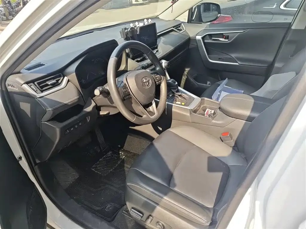 Toyota RAV4 — фото 3