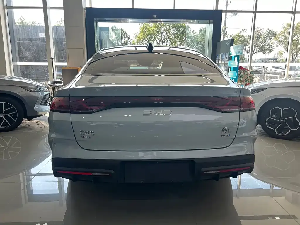BYD Qin L — фото 7