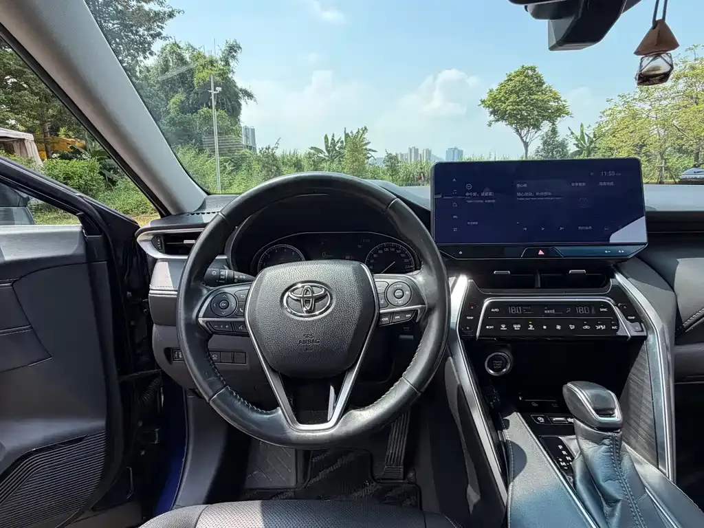 Toyota Harrier — фото 2