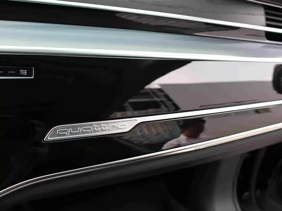 Audi A8 — фото 9