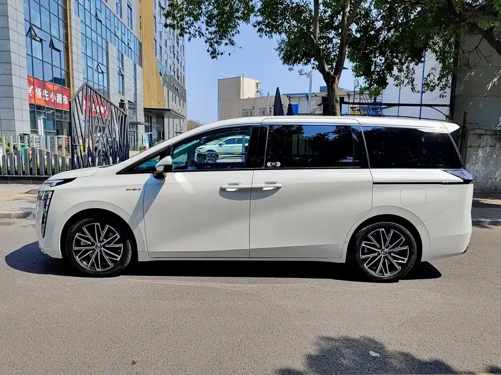 GAC Motor Trumpchi E8 PHEV — фото 9
