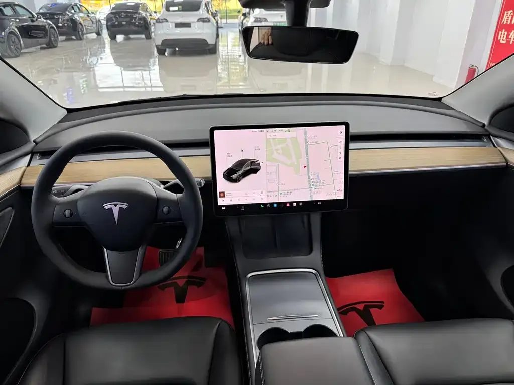 Tesla Model Y — фото 4