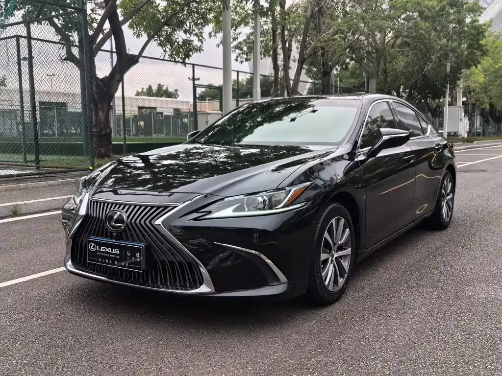 Lexus ES — фото 1