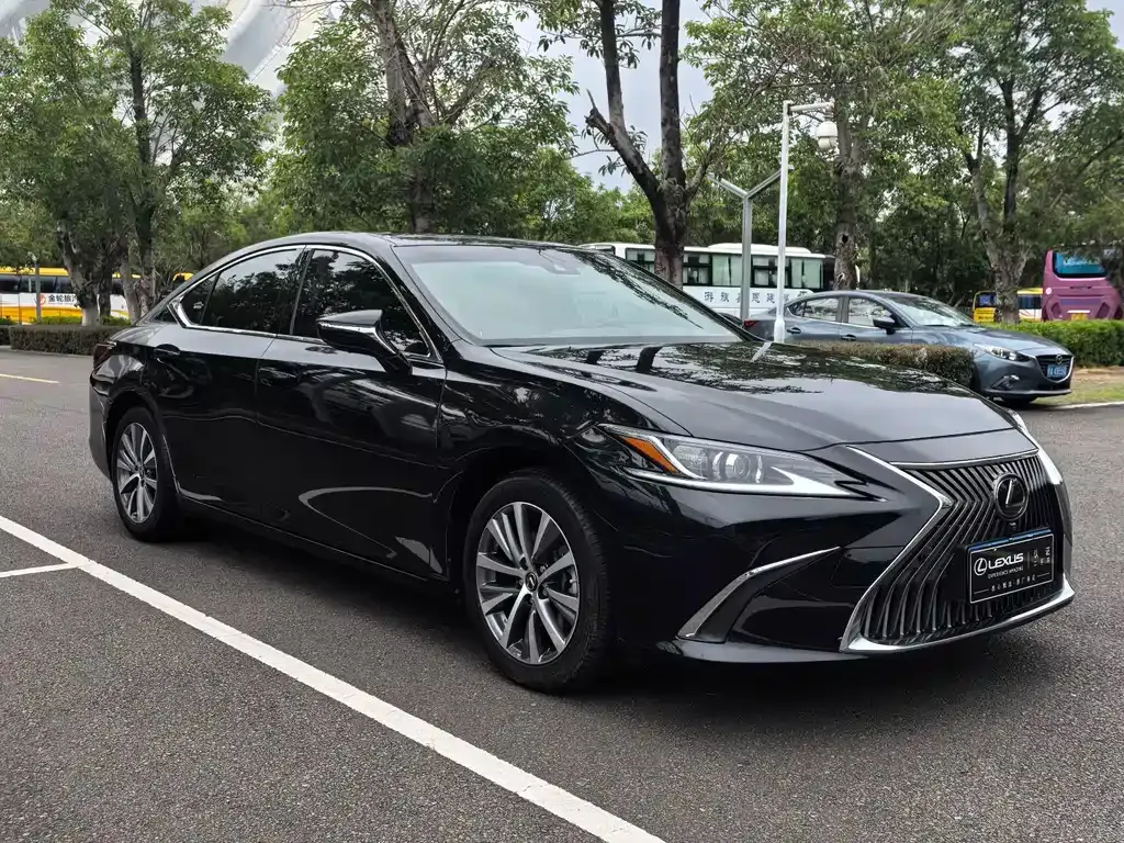 Lexus ES — фото 6