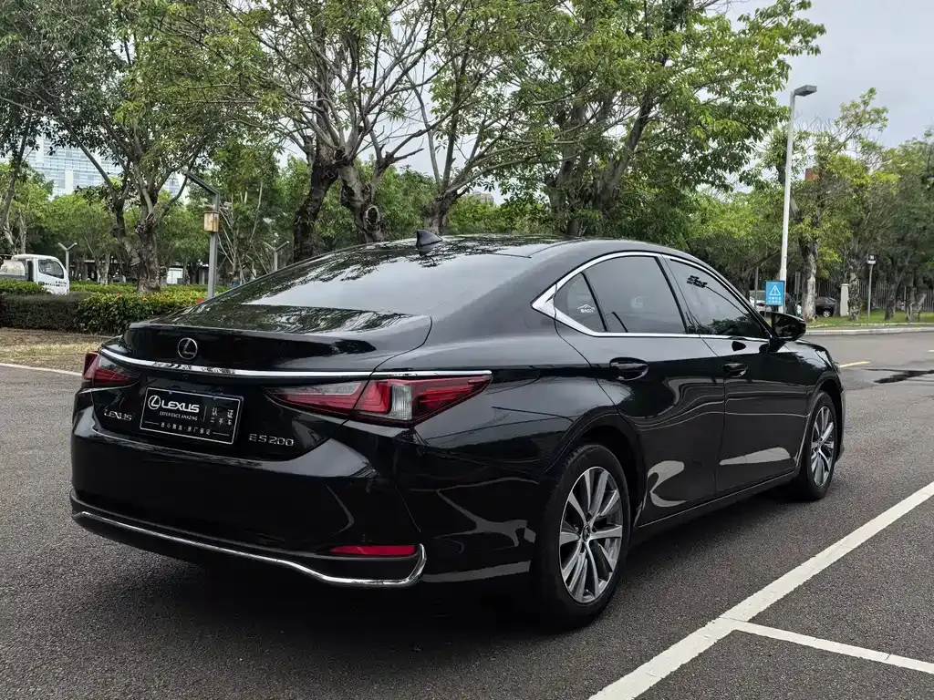 Lexus ES — фото 5