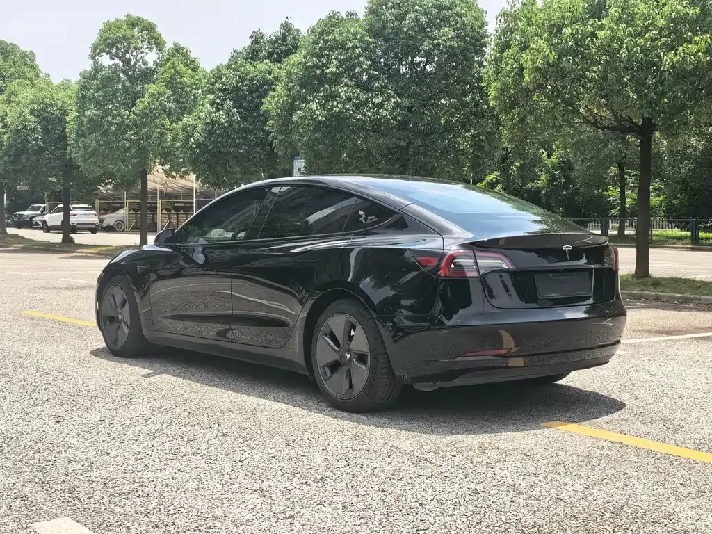 Tesla Model 3 — фото 7