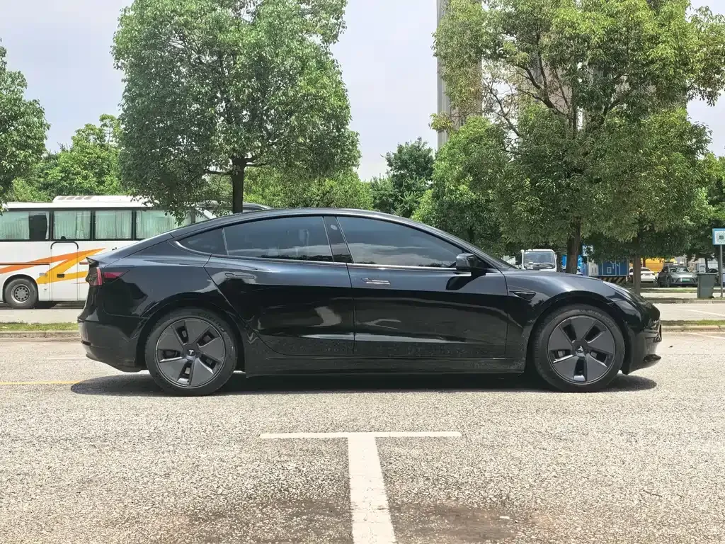 Tesla Model 3 — фото 3