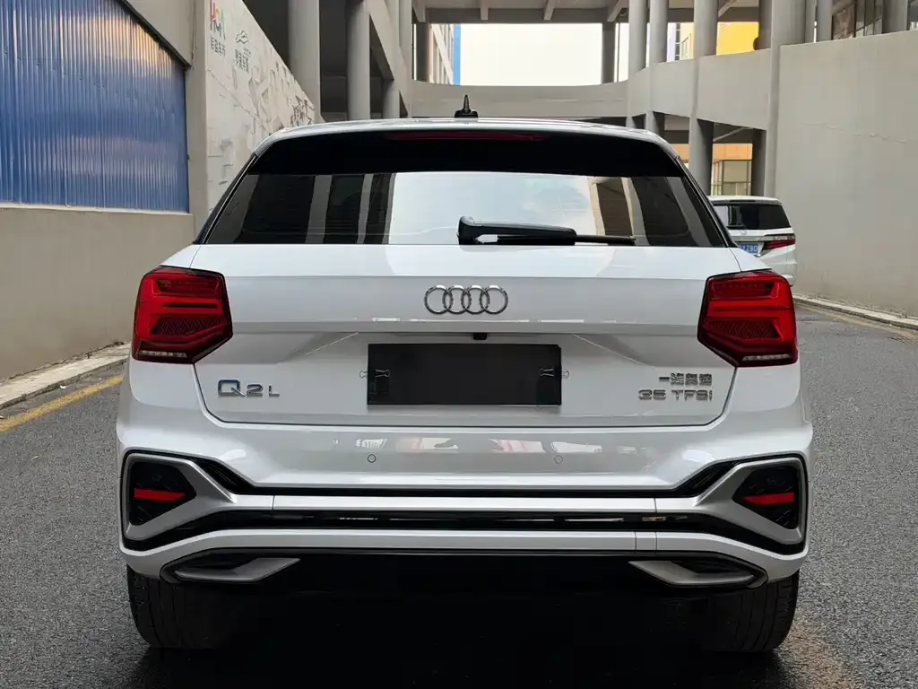 Audi Q2L — фото 4