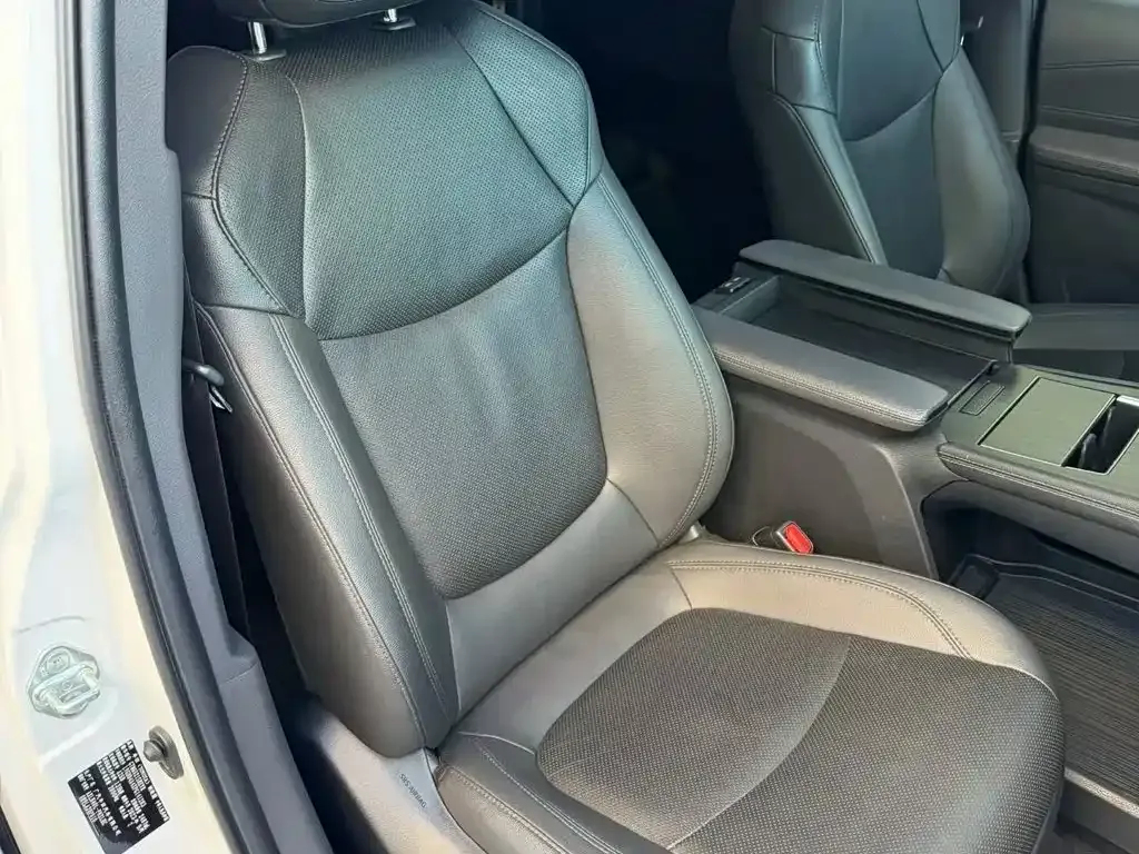 Toyota Sienna — фото 8