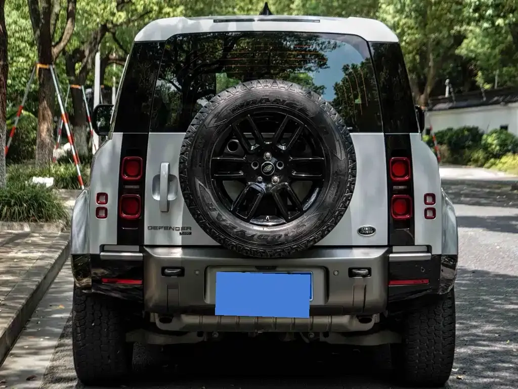 Land Rover Defender — фото 7