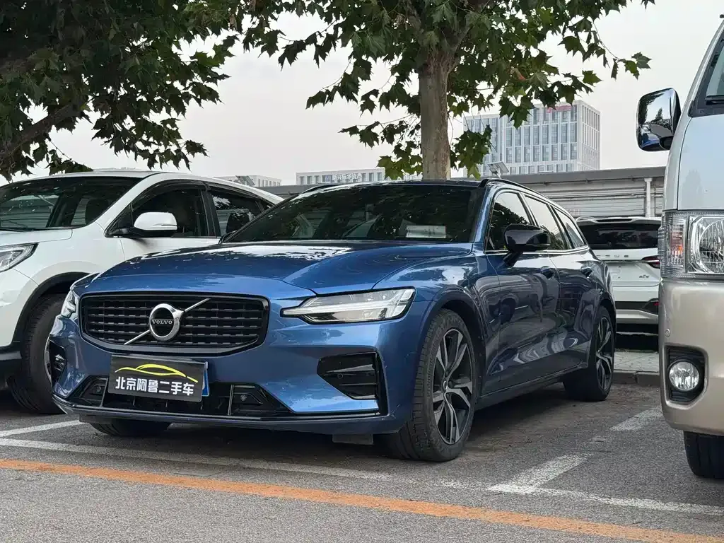Volvo V60 — фото 1
