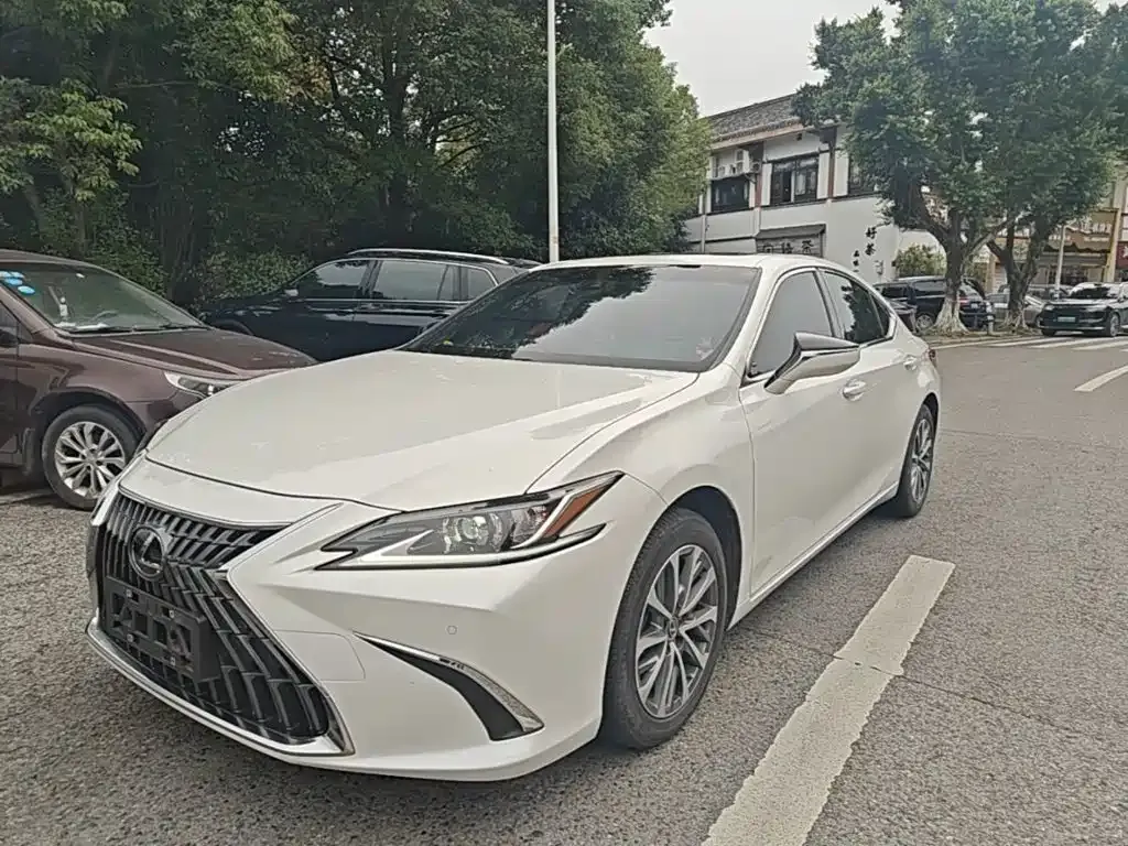 Lexus ES — фото 3