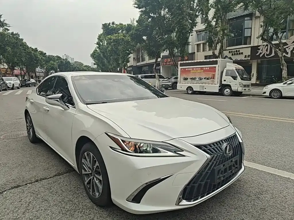Lexus ES — фото 10
