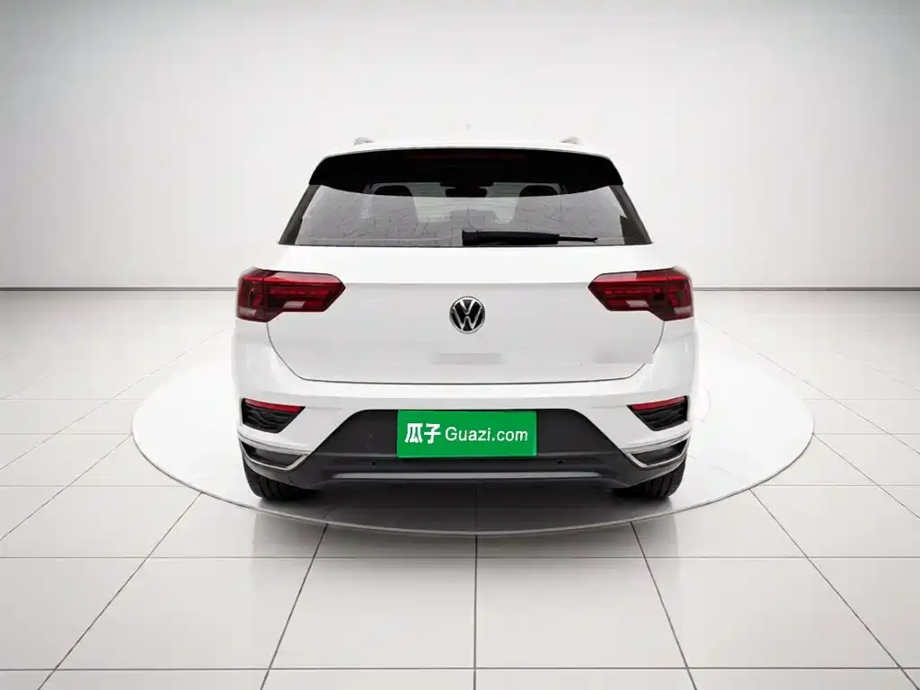 Volkswagen T-Roc — фото 9