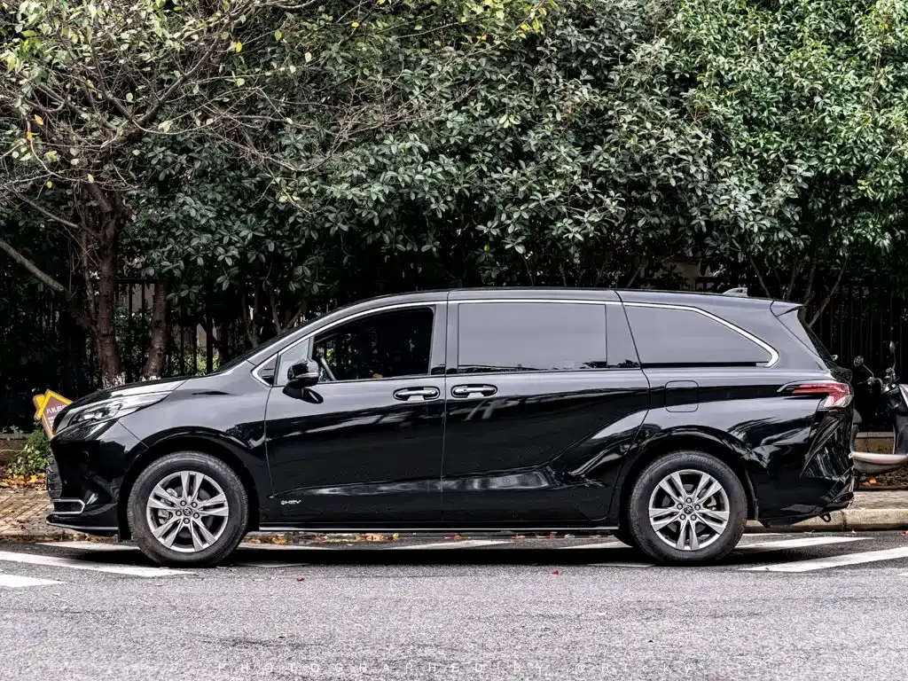 Toyota Sienna — фото 10