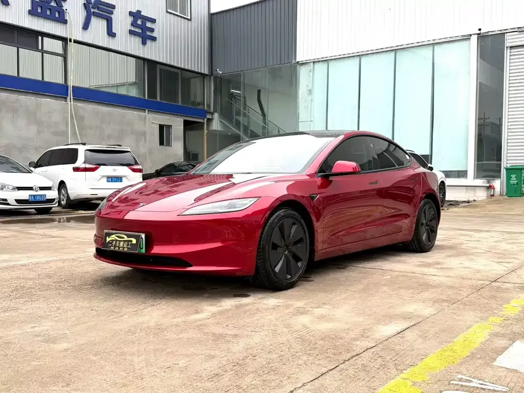 Tesla Model 3 — фото 1