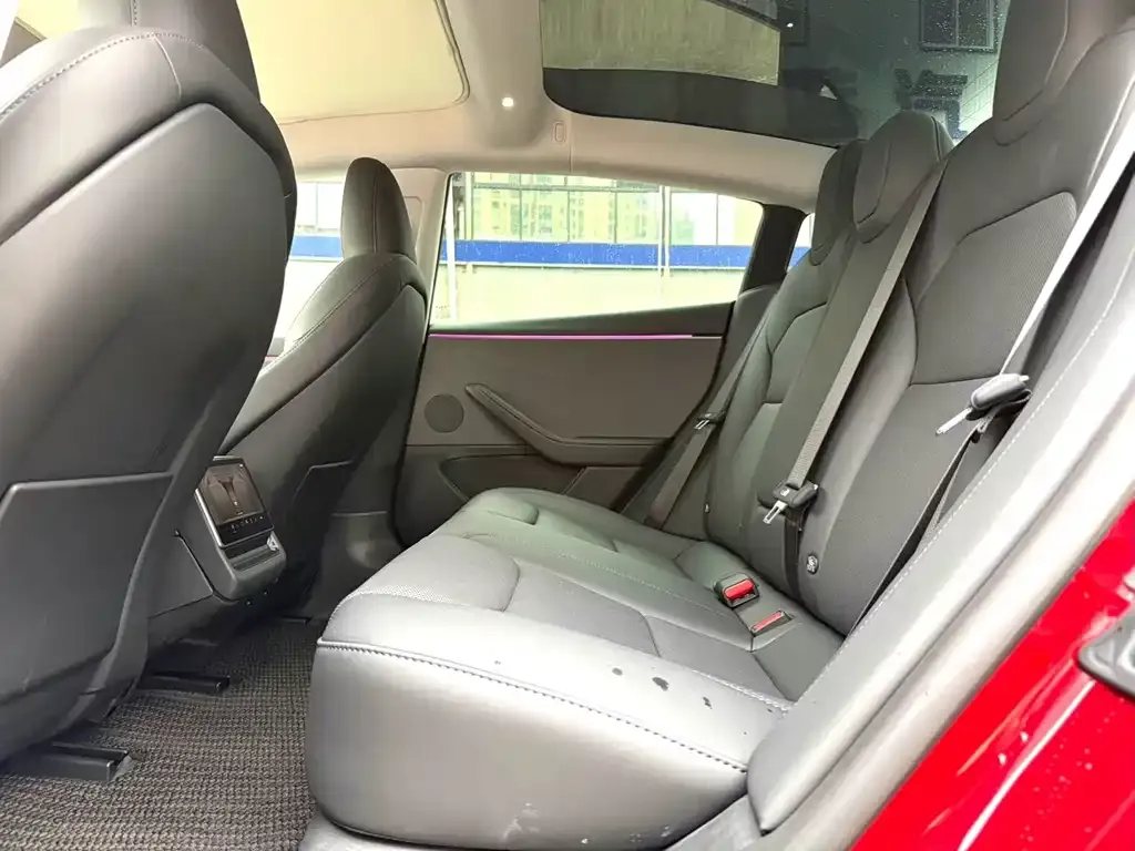 Tesla Model 3 — фото 4