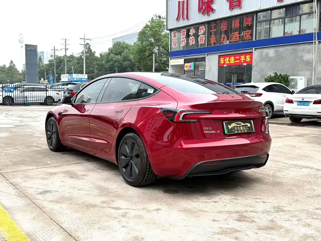 Tesla Model 3 — фото 10