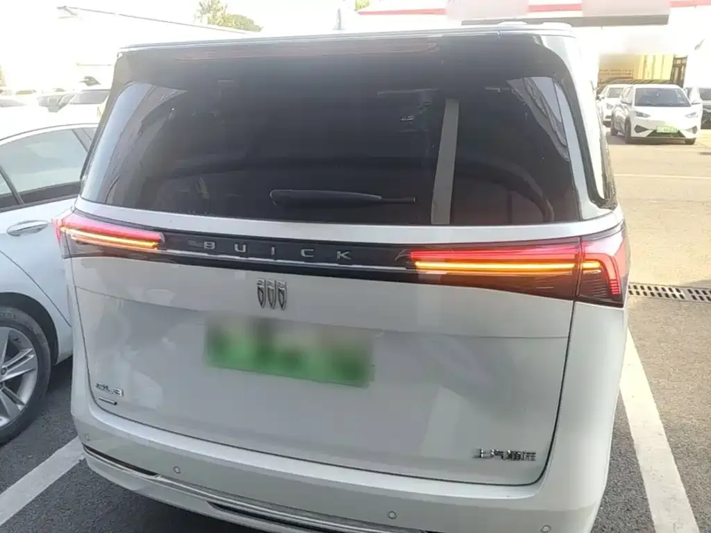 Buick GL8 Hybrid — фото 6
