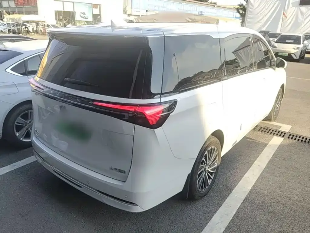 Buick GL8 Hybrid — фото 9