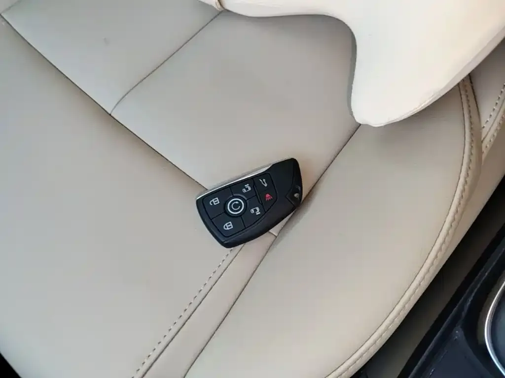 Buick GL8 Hybrid — фото 3