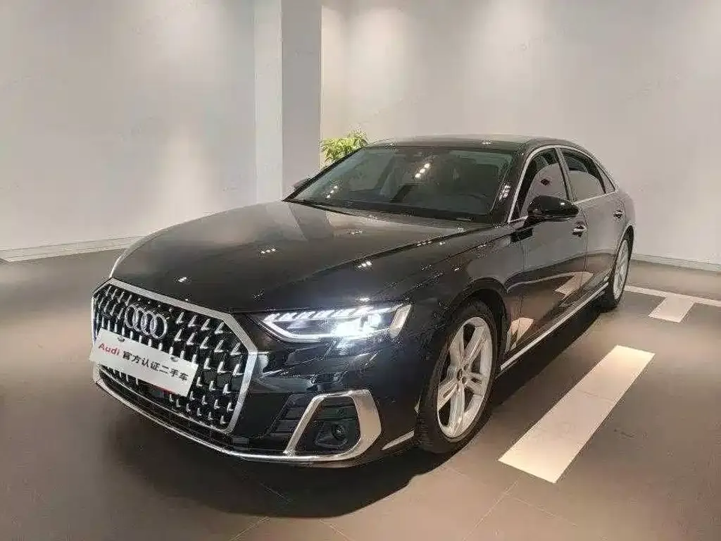 Audi A8 — фото 1