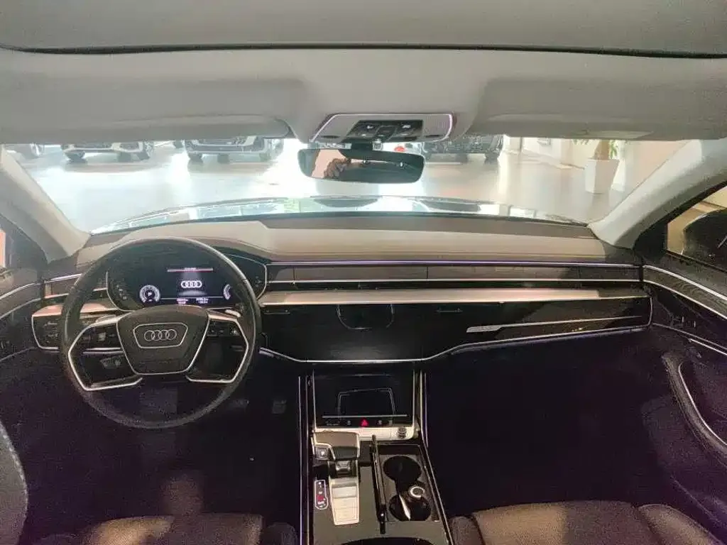 Audi A8 — фото 2