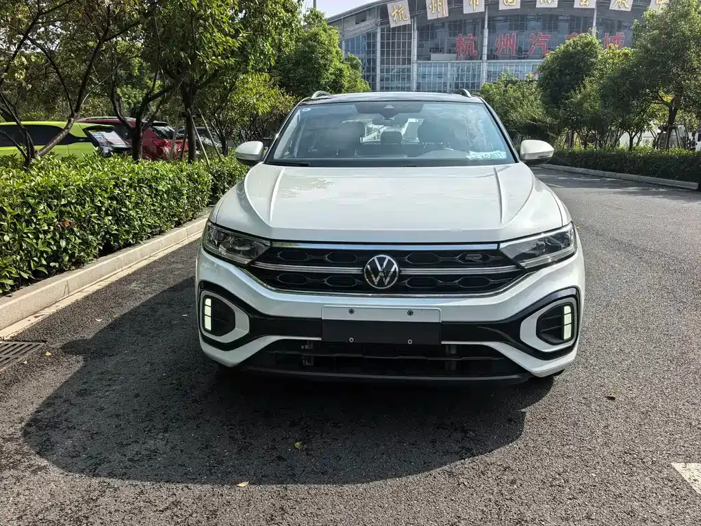 Volkswagen T-Roc — фото 10
