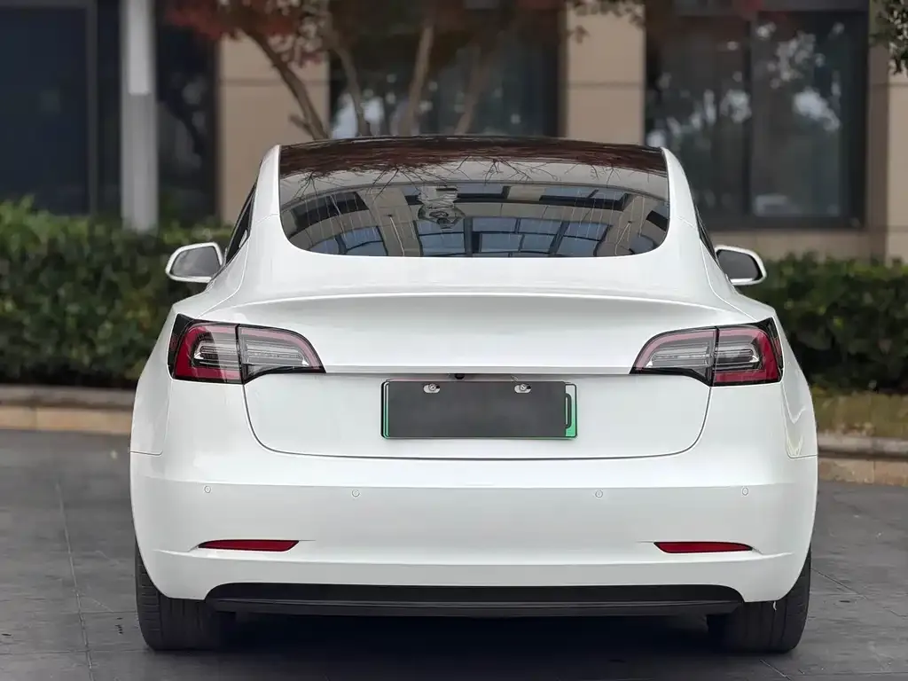 Tesla Model 3 — фото 3