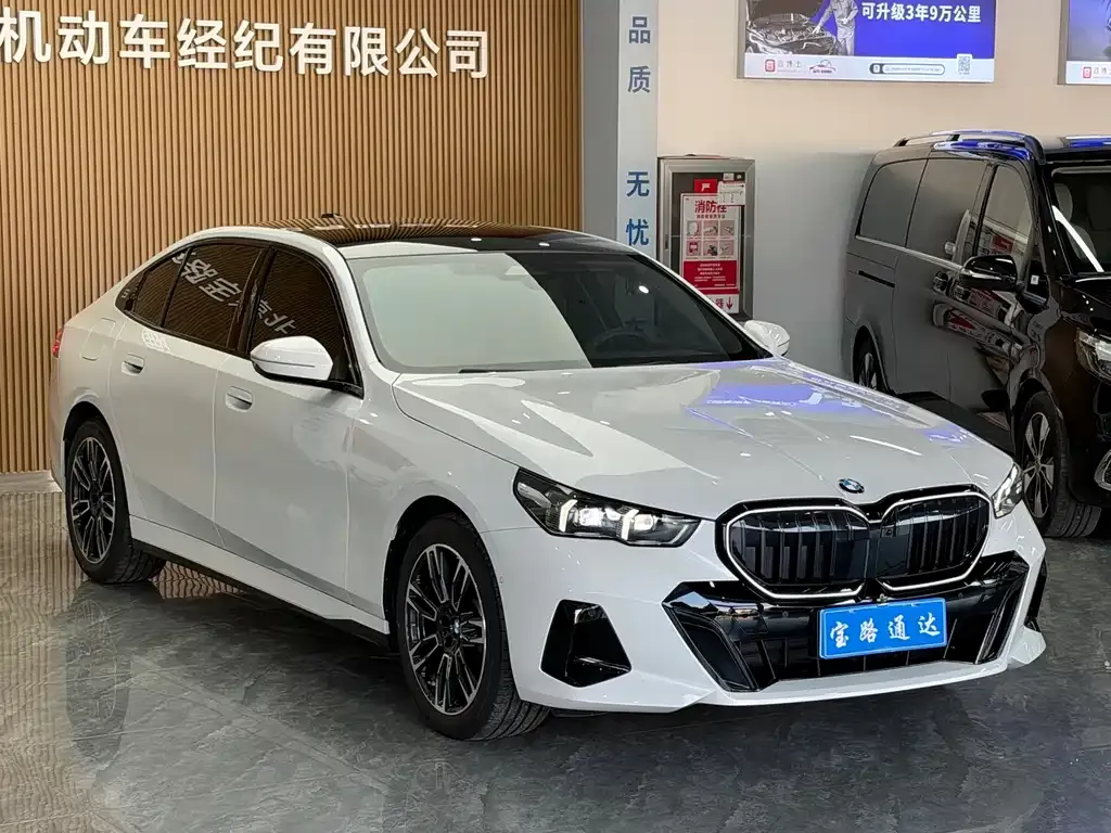 BMW 5 Series — фото 10