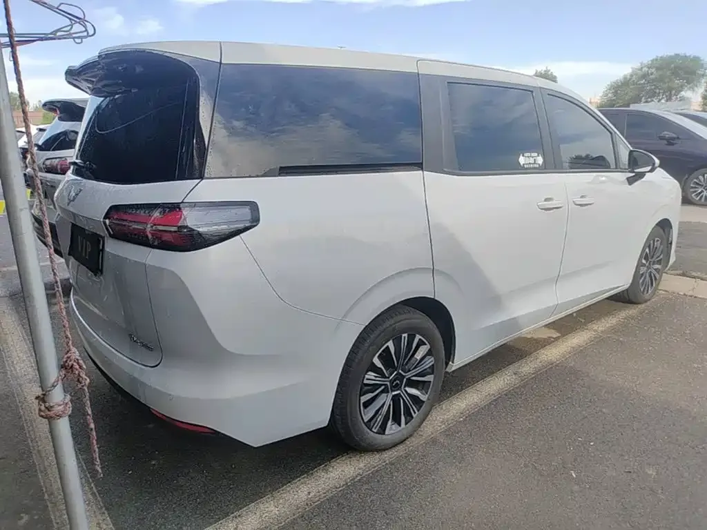 Wuling Xingguang 730 New Energy — фото 4