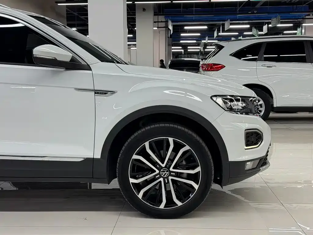Volkswagen T-Roc — фото 9