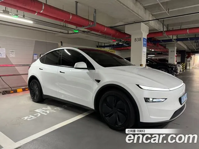 Tesla Model Y — фото 8