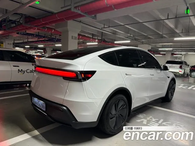 Tesla Model Y — фото 9