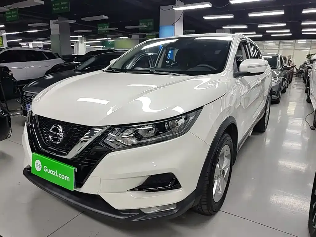 Nissan Qashqai — фото 1