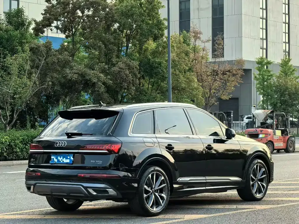 Audi Q7 — фото 8