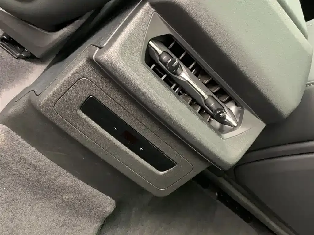 Audi Q6L e-tron — фото 4