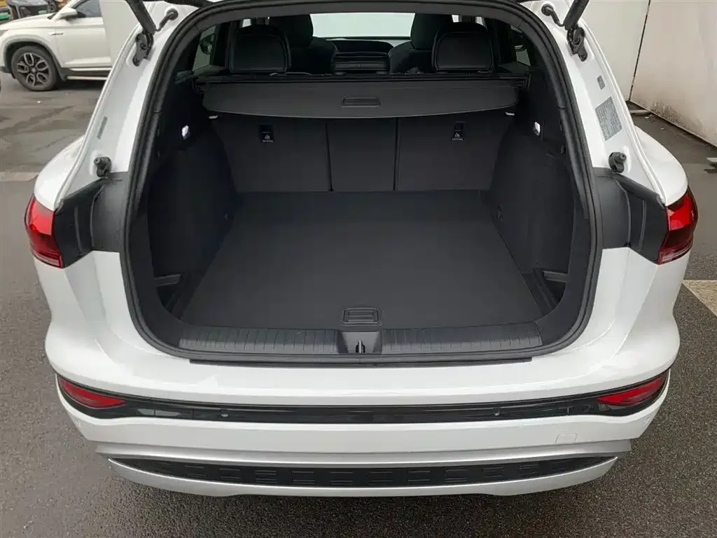 Audi Q6L e-tron — фото 2