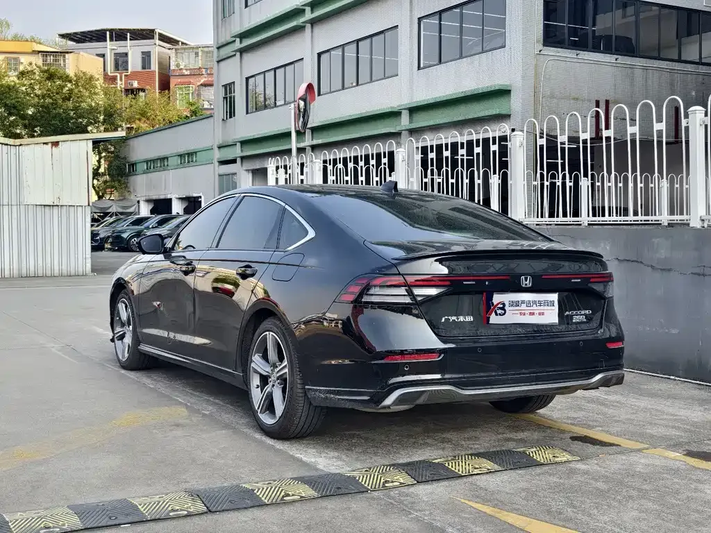 Honda Accord — фото 10
