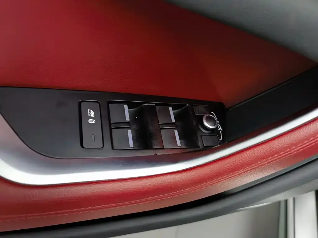 Jaguar XEL — фото 10