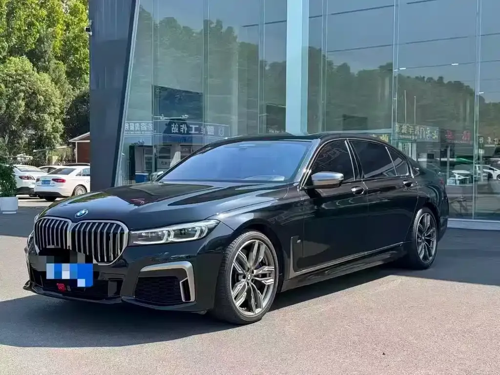 BMW 7 Series — фото 1