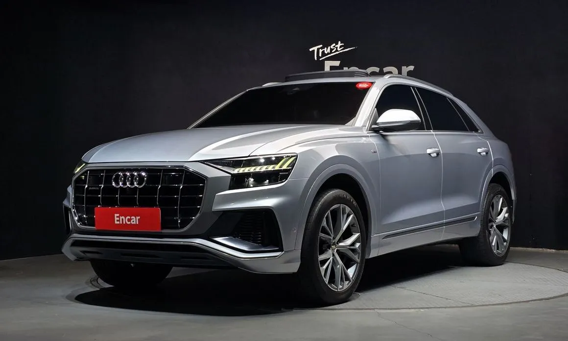 Audi Q8 — фото 1